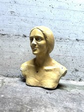 Busto scultura femminile in