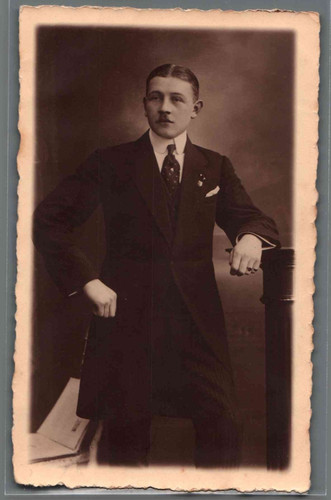 Foto cartolina uomo elegante