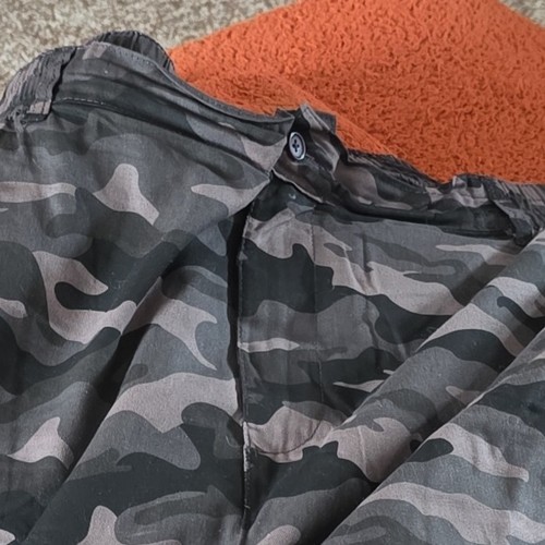 Pantalone cargo mimetico uomo