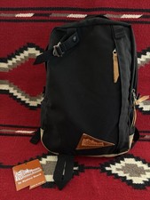 Zaino Kletterwerks Pilgrim Surf Supply Kletterworks Summit 15 nero con etichetta