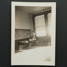 Scrivanie lavagna due bambini