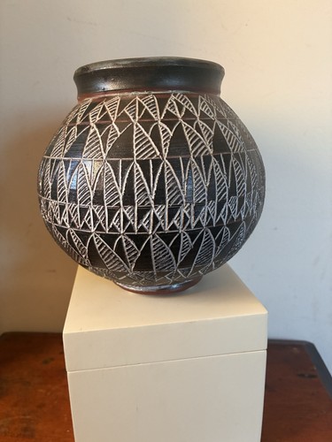 Vaso inciso nero studio