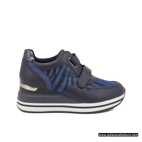 Sneakers queen helena - queen,