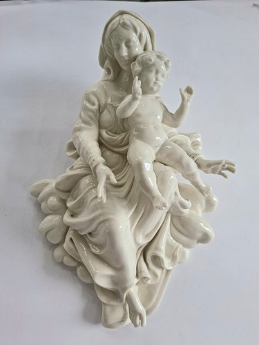 Capoletto madonna sulle - madonna, nuvole