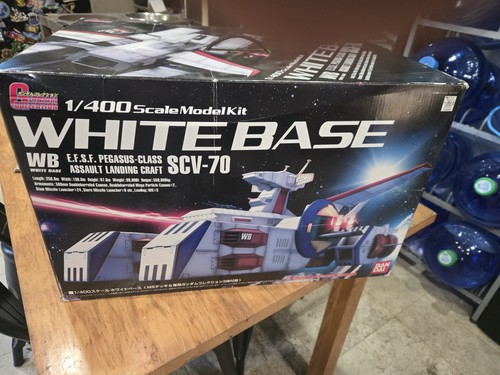 Bandai 400 gundam white - bandai, base