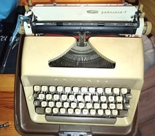 Macchina da scrivere Triumph