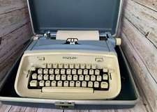 Macchina da scrivere vintage Royal Telstar blu e bianco sporco funzionante con custodia e chiave 1966