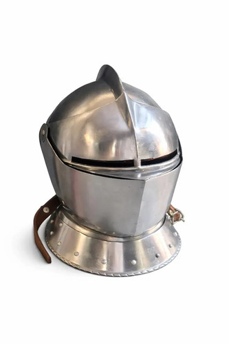 Elmetto cavaliere vicino