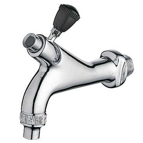 Botte vino rubinetto versando - botte,