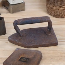 Antica piastra in ghisa