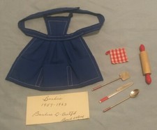 Autentico - Nuovo Vecchio Stock (1959-1963) Barbie Bar-B-Q Outfit - Mai usato
