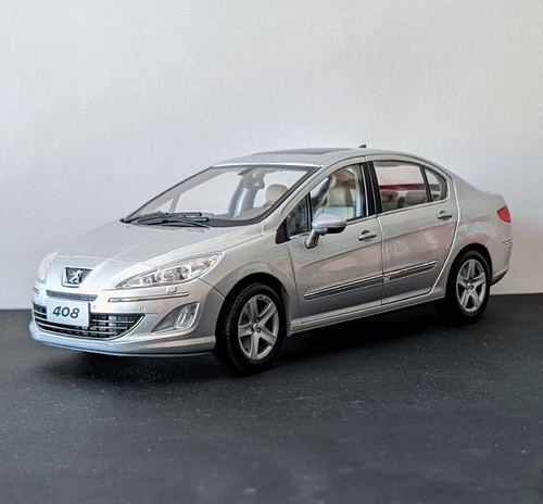 Peugeot 408 berlina auto - 1/18,