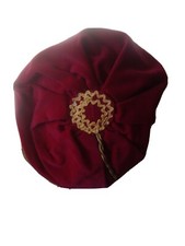 Cappello donna tipo basco, in velluto rosso, anni '70,con passamaneria al bordo