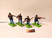 4 soldatini Britains Deetail