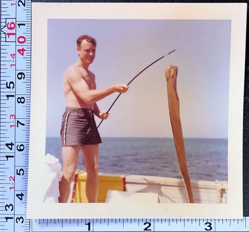 1960 uomo senza camicia - uomo, pesca