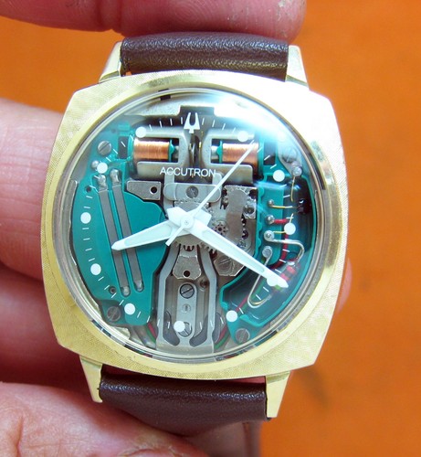 214 accutron spaceview 10kt