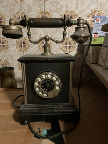 Antico telefono