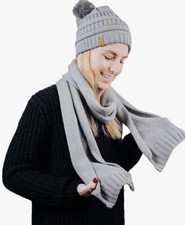 Sciarpa e berretto in maglia