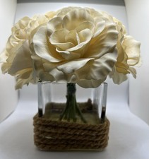 Rose in seta floreale con