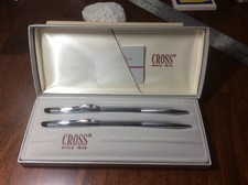 Set di penne e matite