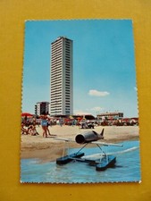 (FG.A64) CESENATICO - SPIAGGIA animata, GRATTACIELO (vg 1960, bella calligrafia)