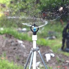 Irrigatore per irrigazione a