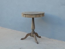 Tavolino tondo d'appoggio in noce, 4 cassetti, fine '800 - diam.66 cm!