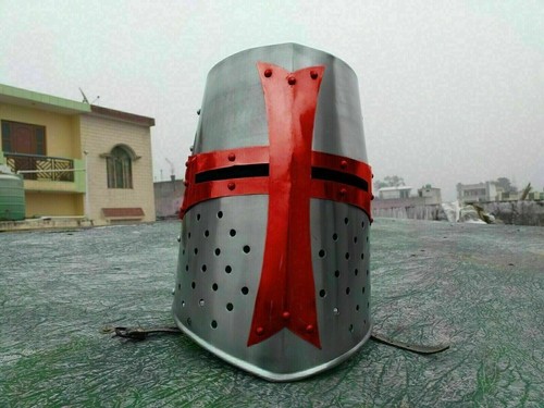 Elmetto crociato templare