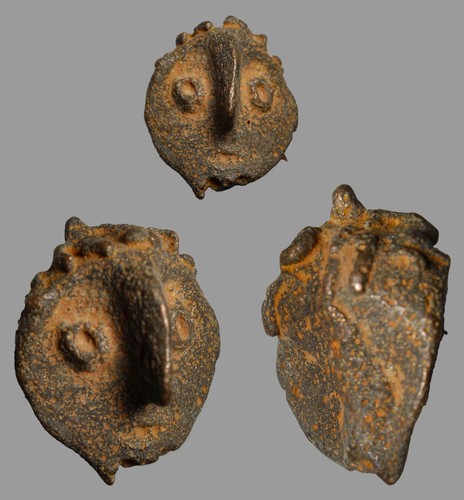 Antico amuleto viso - , bronzo
