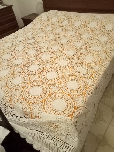 Coperta fatta all - 'uncinetto, e