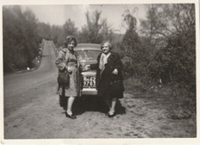 B2-  Foto Photo Fotografia Anni 50 - Coppia Donne Automobile Roma Targa