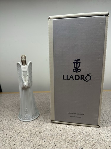 Lladro sounds peace model - "sounds, of