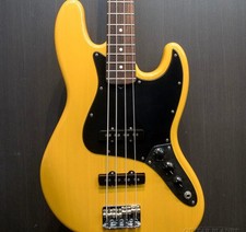 Basso Fender American Jazz