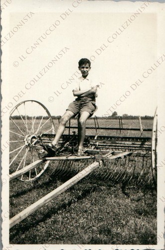 Ragazzo seduto attrezzo - ragazzo,