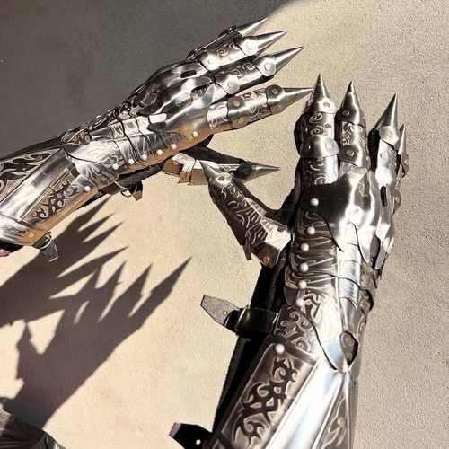 Medieval gauntlet pair accents - gauntlet,