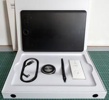 Wacom Intuos Pro Medium è una tavoletta compatta con penna Wacom Pro Pen 3