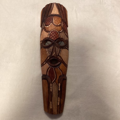 Maschera tiki tropicale