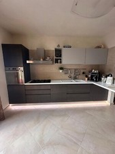 cucina completa di elettrodomestici usata Arredo3 con penisola