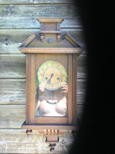 ANTICO OROLOGIO DA PARETE A PENDOLO FRANCESE PRIMO 900 NOCE LIBERTY NON FUNZIONA