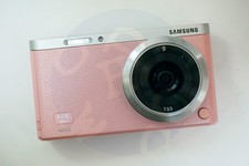 Samsung NX mini fotocamera con obiettivo NX-M 9 mm F3.5 ED