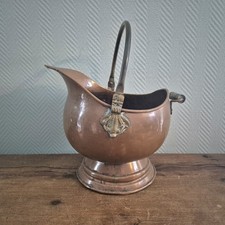 Antico secchio per carbone in