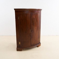 Elegante armadietto angolare