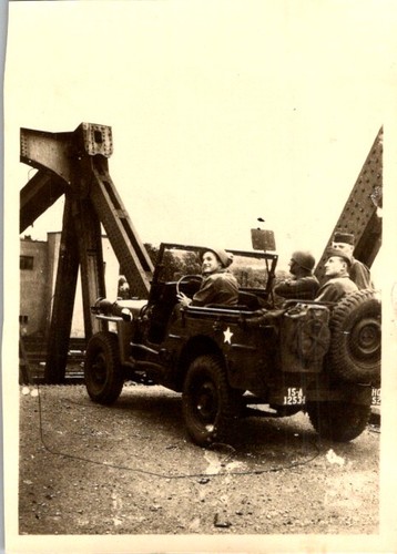 Wwii army jeep soldiers - us,