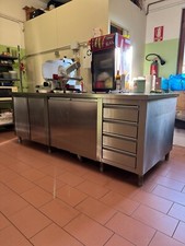 Bancone da cucina in acciaio inox di circa 5m x 1.20m x 1m 