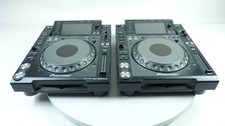 2 x Pioneer DJ CDJ-2000NXS