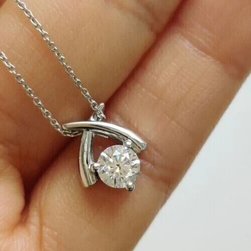 Collana con ciondolo solitario