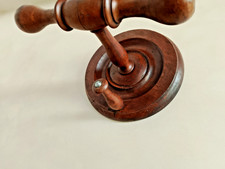 Attaccapanni da parete per abito e cappello,  tornito in legno; anni 1930 / 1950