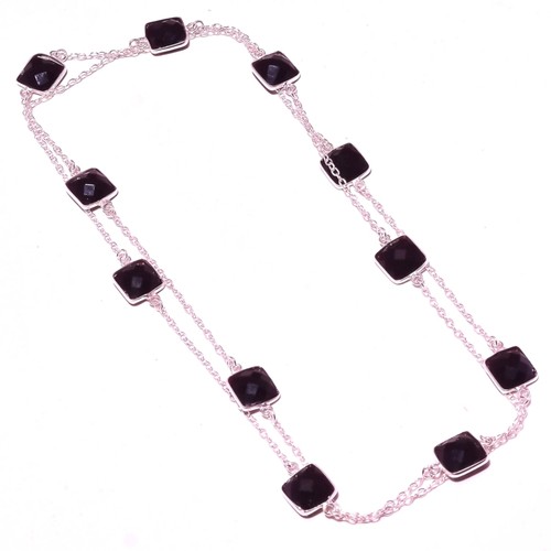 Collana con pietre preziose