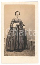 1870 ca NOBILTA' - ITALIA - Donna in abito scuro - Ritratto in piedi *Foto CDV