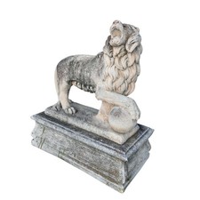Vecchio Leone su Base Antico